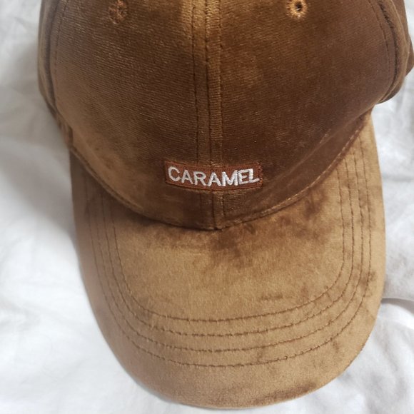 Caramel cotton cap - FREE with a purchase - Picture 1 of 3